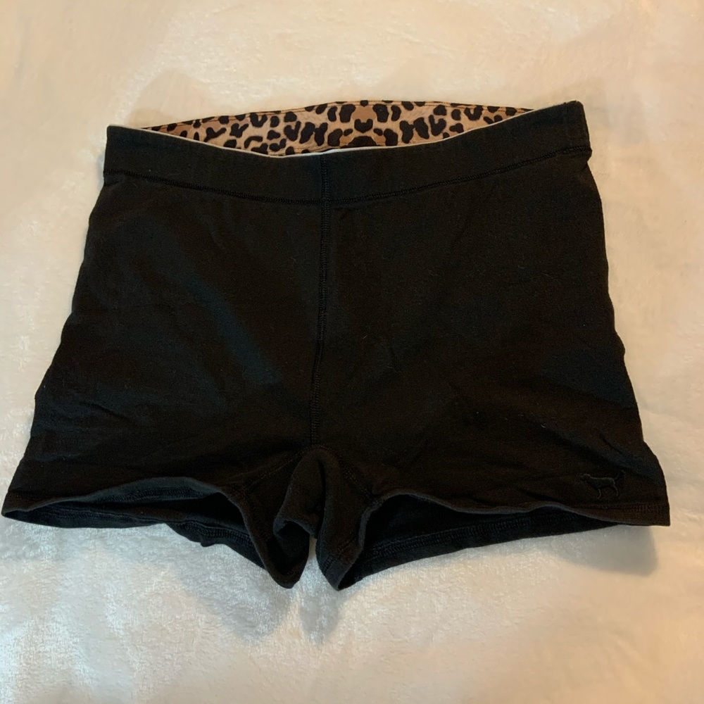 🌑VS Pink yoga shorts 🧘🏽‍♀️